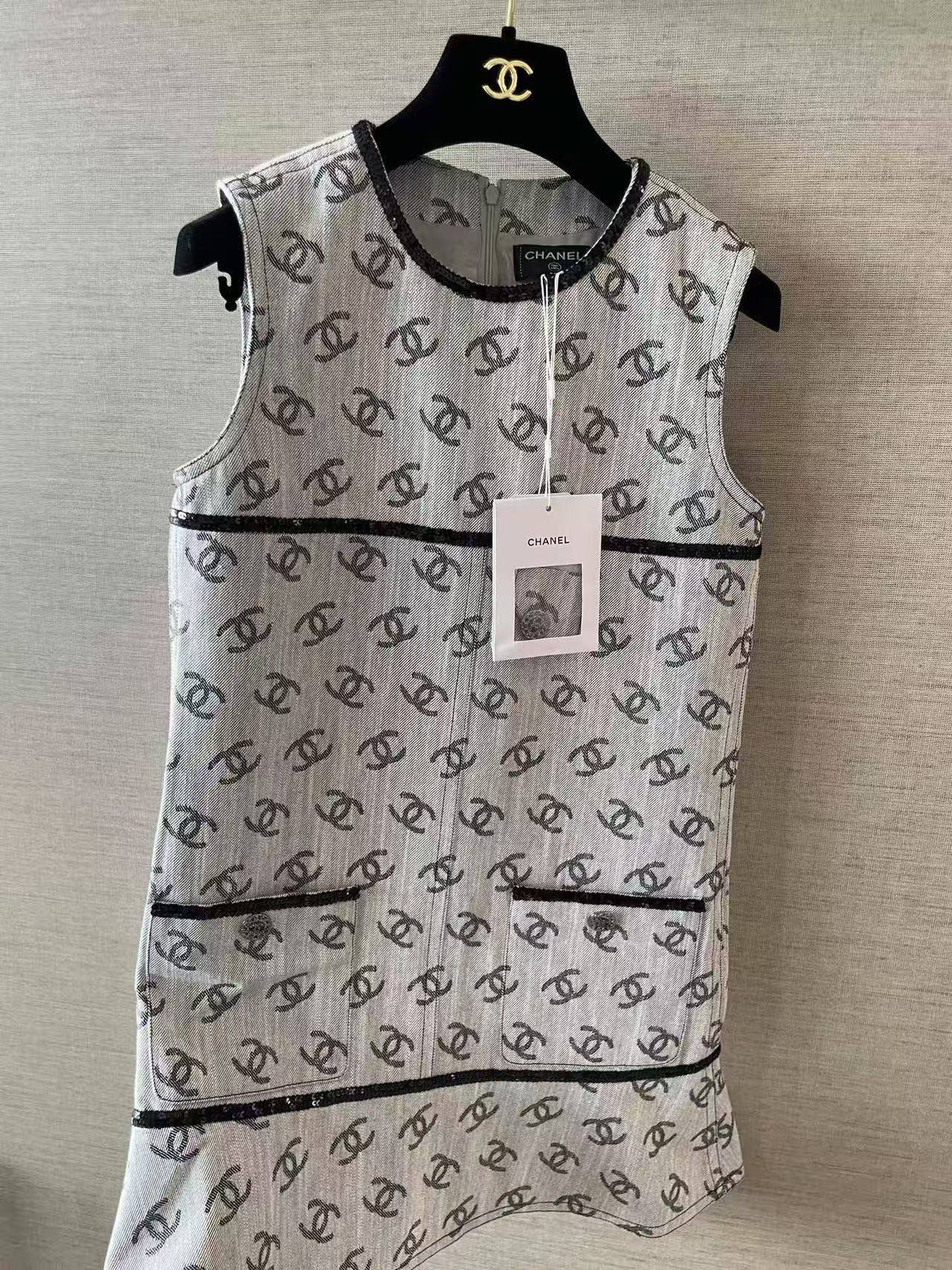 Đầm đính sequin cổ điển Chanel*